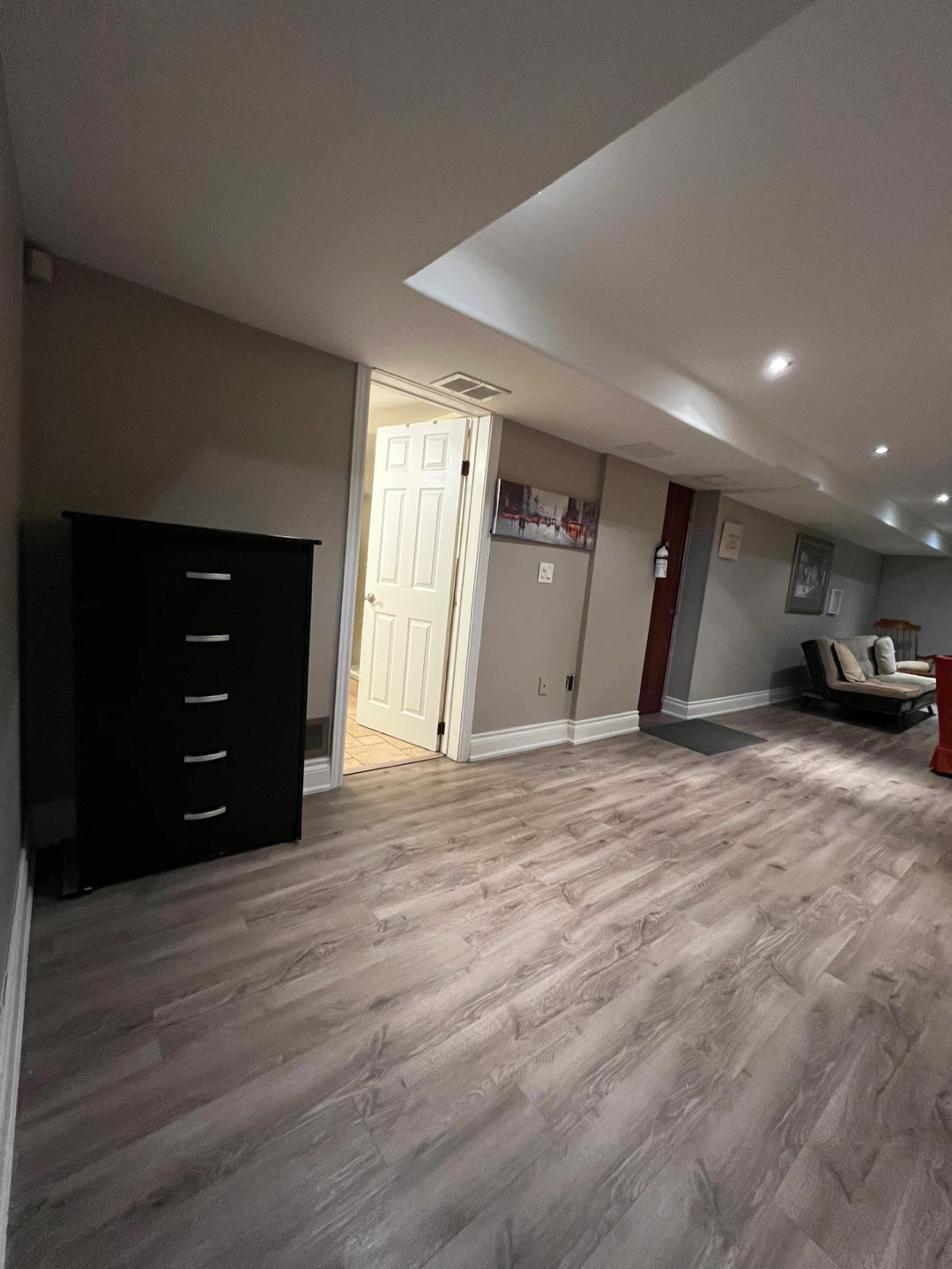 Basement apartment for rent - photo 4