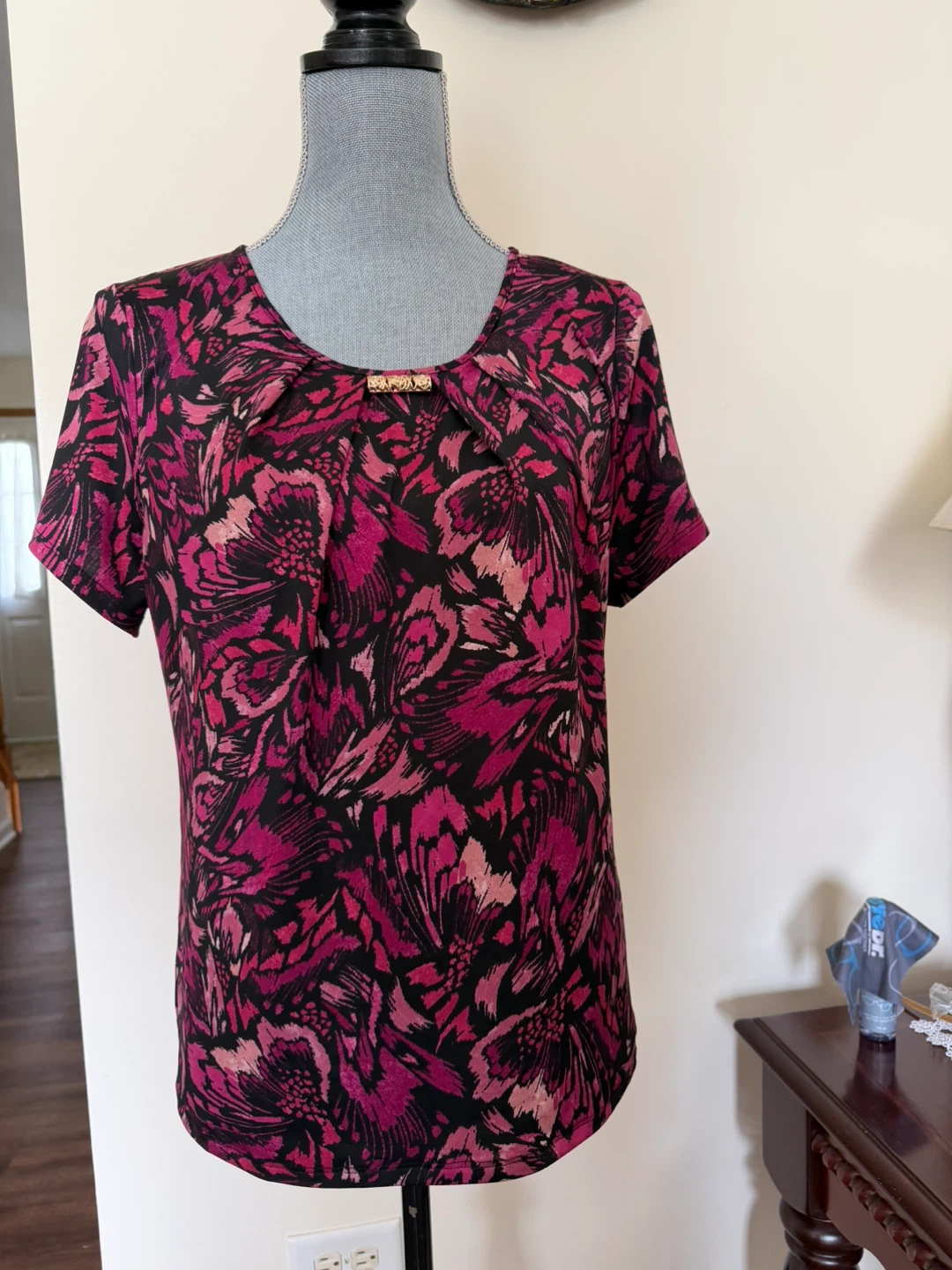 Ladies, top size medium