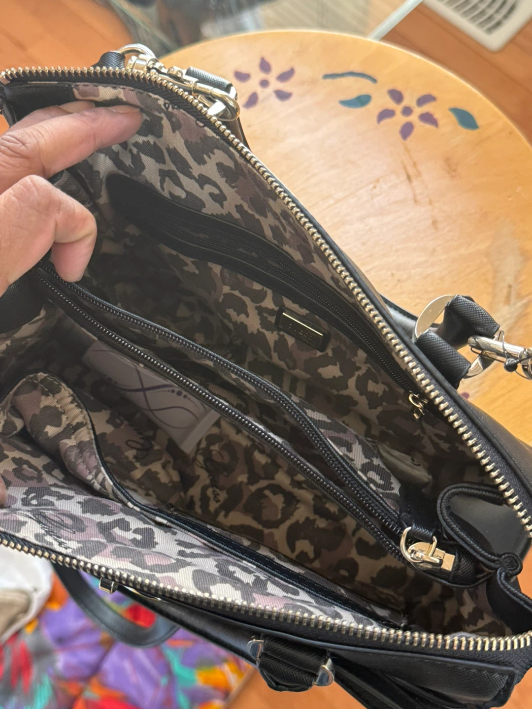 Guess Black Satchel Handbag - photo 5