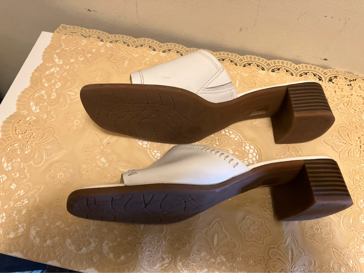 Jessica Simpson White Slide Sandals Size 8 - photo 2