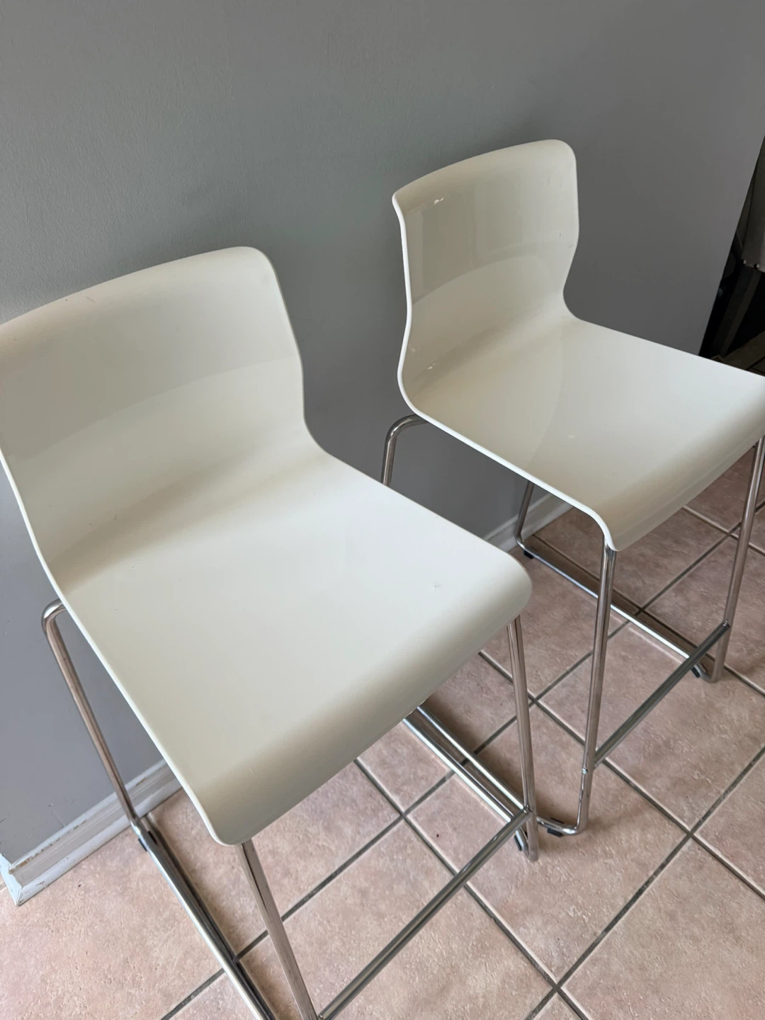 Set of 2 White Bar Stools