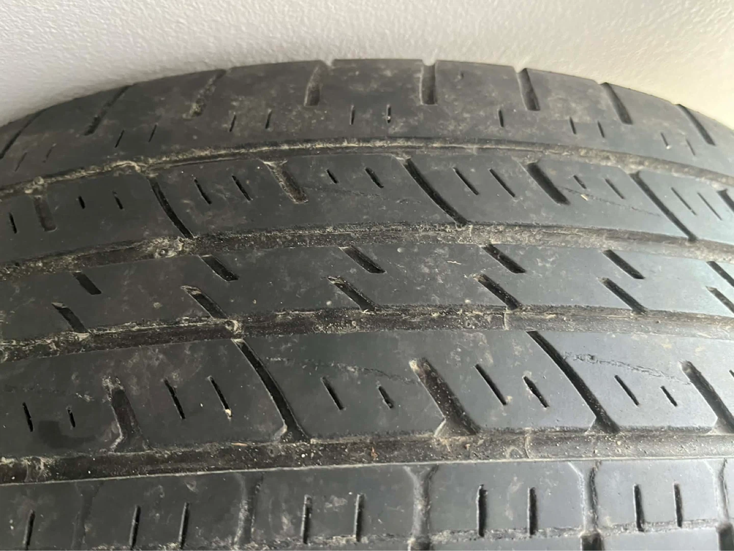 Set 3 17" OEM Kia Alloy Rim & Tire - 235/65R17 Tires with Rims - photo 3