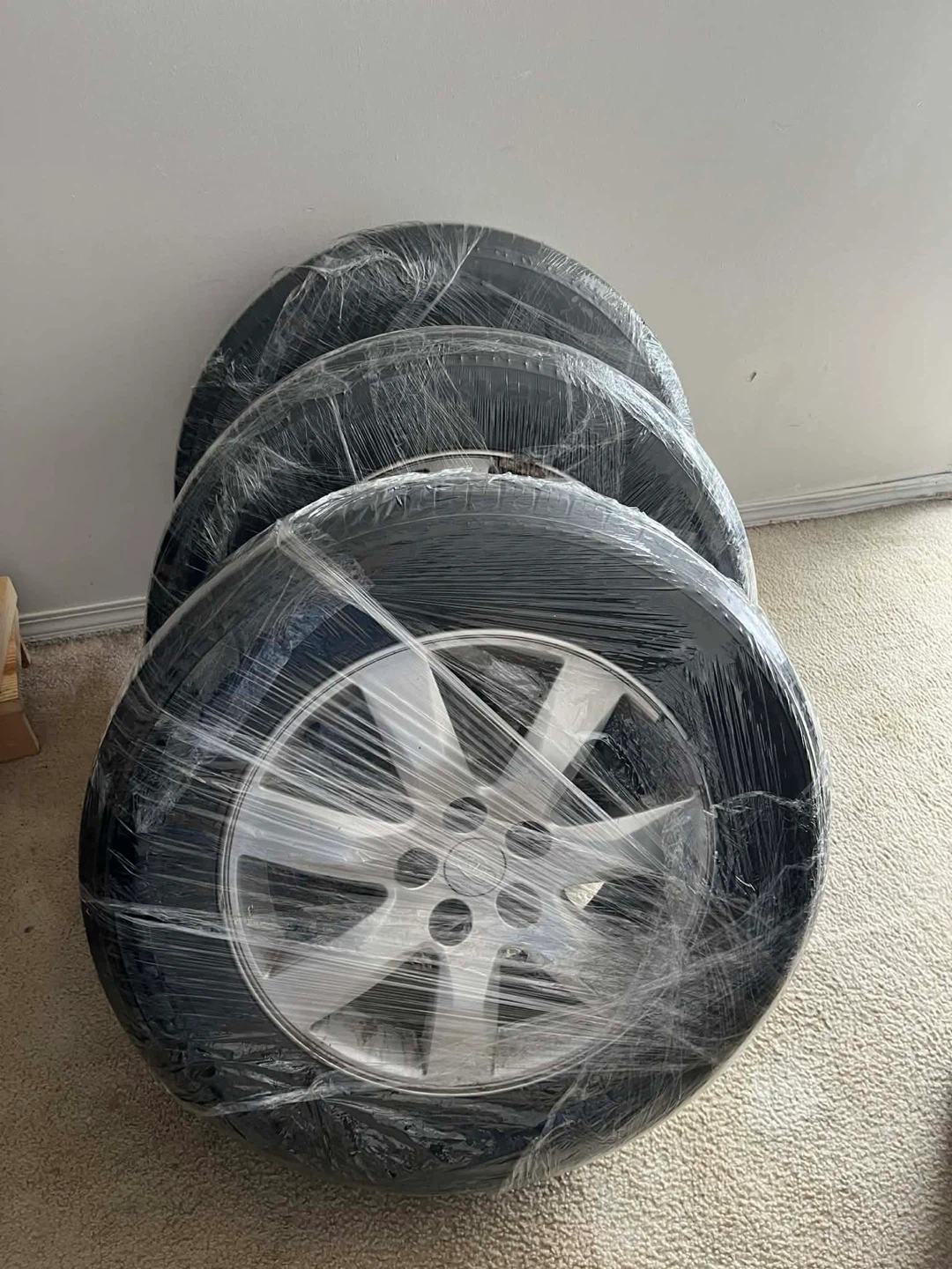 Set 3 17" OEM Kia Alloy Rim & Tire - 235/65R17 Tires with Rims - photo 5
