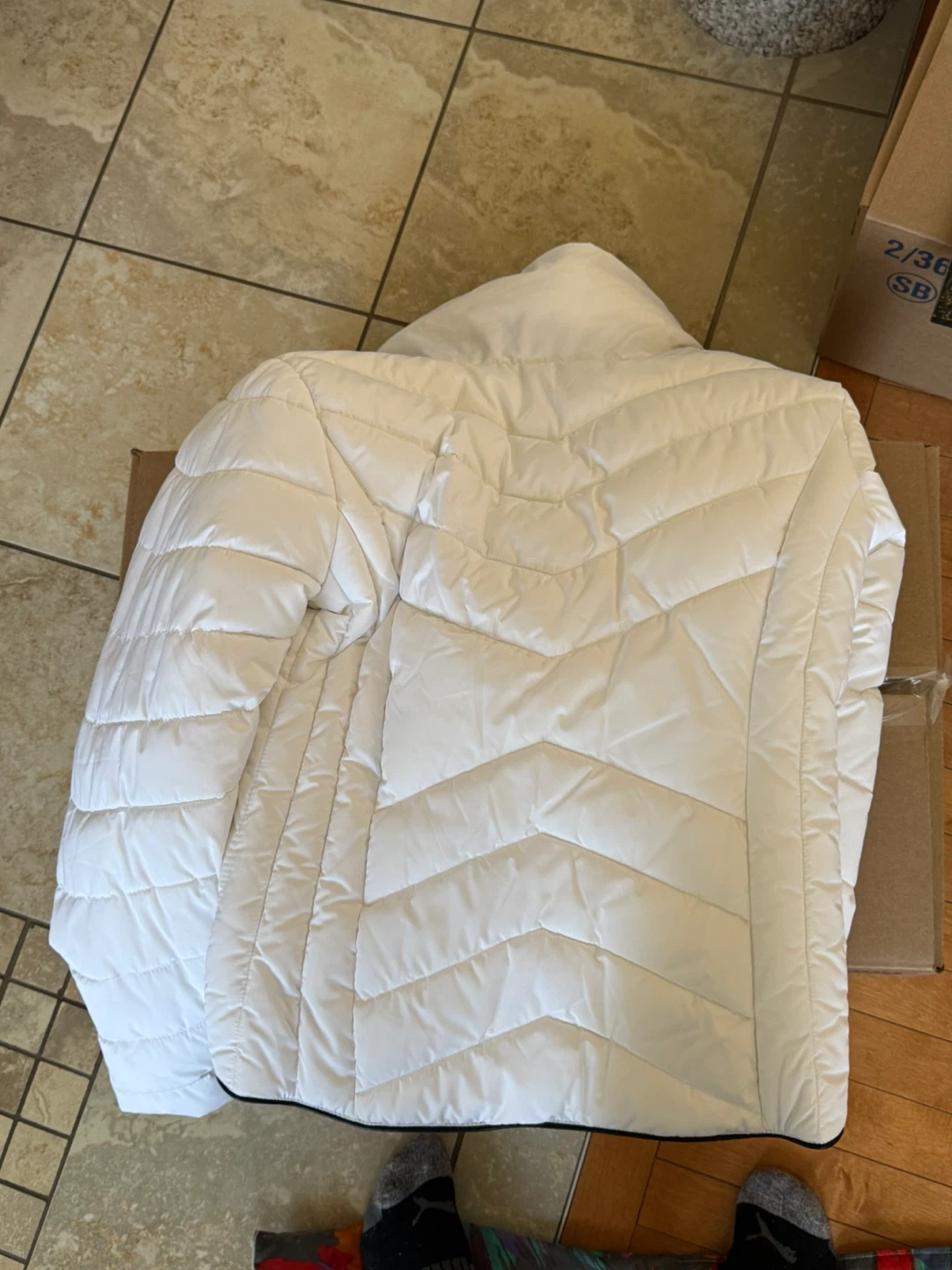 White Guess Puffer Jacket Size L - photo 2
