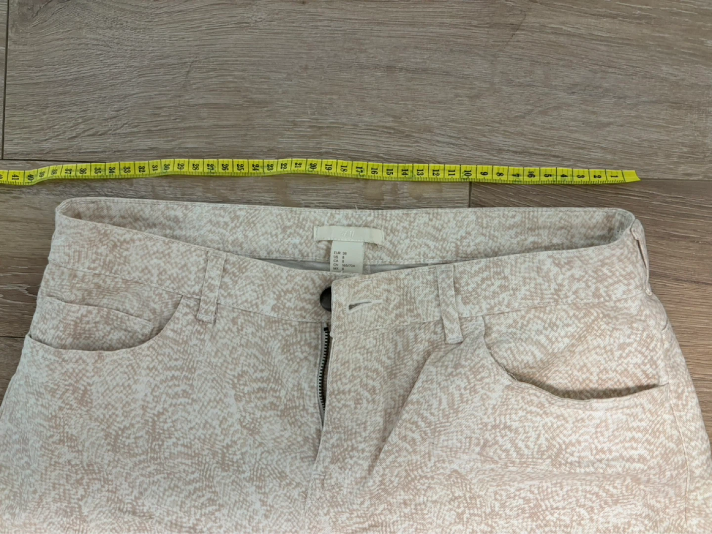 H&M Beige Snake Print Shorts Size US 8 - photo 2
