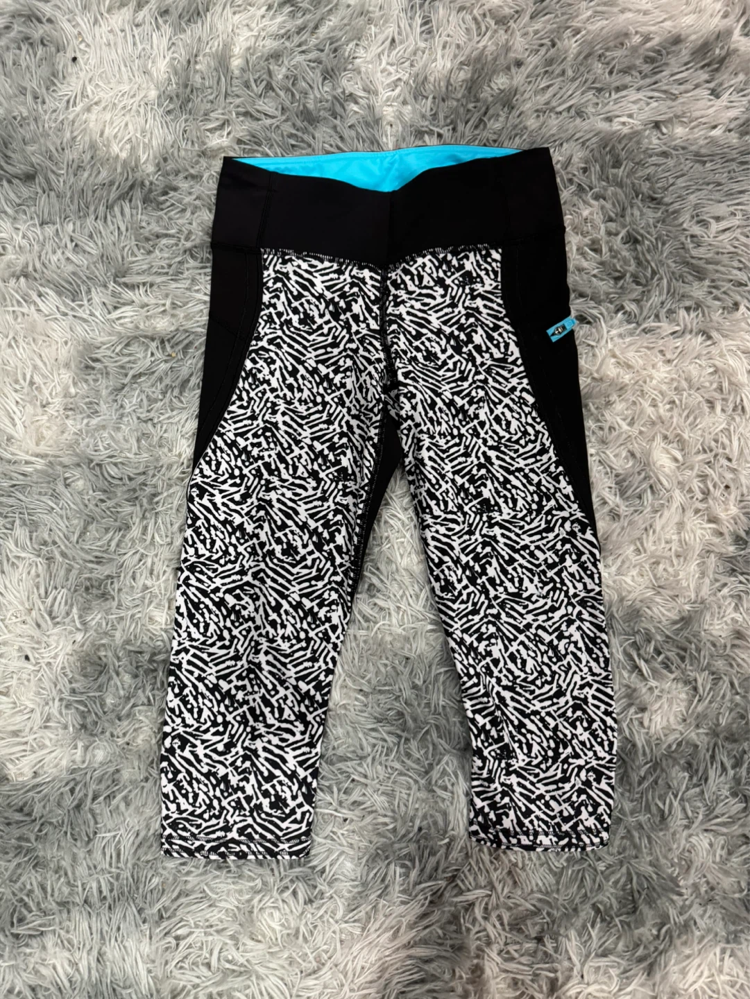 Lululemon Black & White Patterned Crop Leggings - photo 3