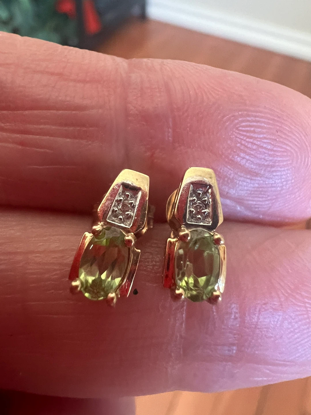 10 k Gold Peridot & Diamond Earrings