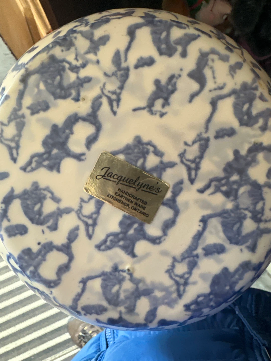 Jacquelyne's Handcrafted Earthenware Jar with Heart Design - photo 3