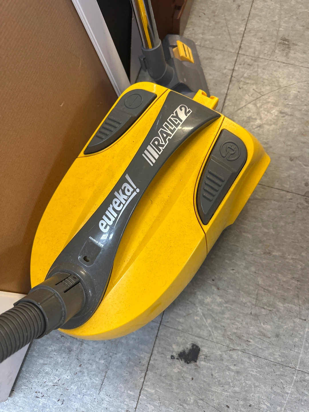 Eureka Rally 2 Vacuum Cleaner - photo 2