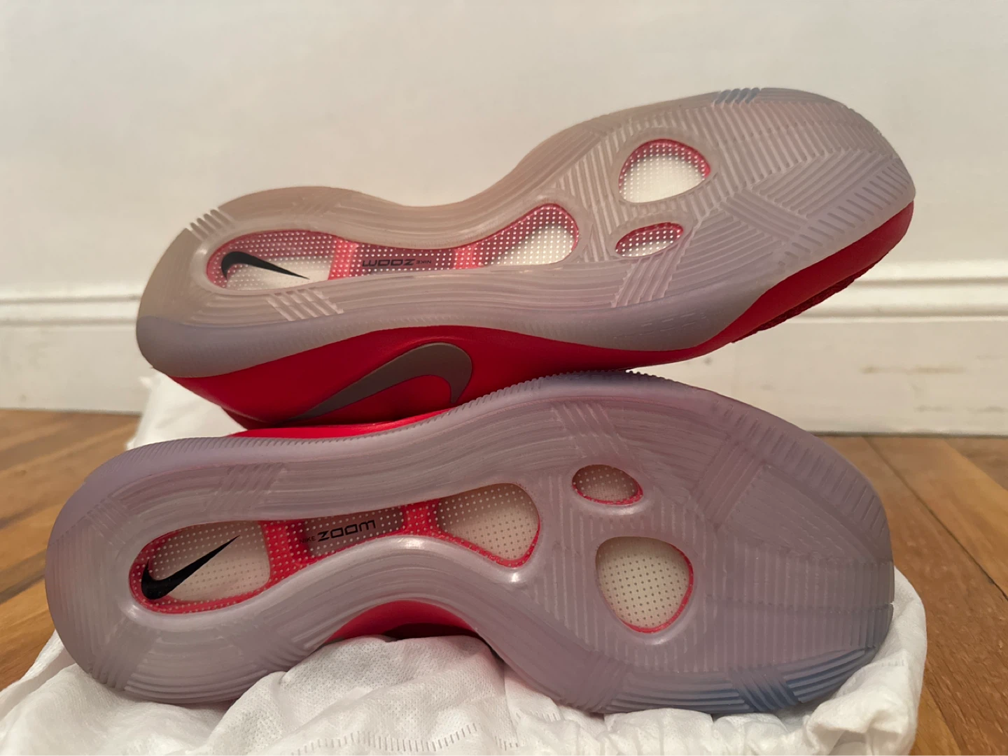 Nike Hyperdunk Red Basketball Shoes - photo 2