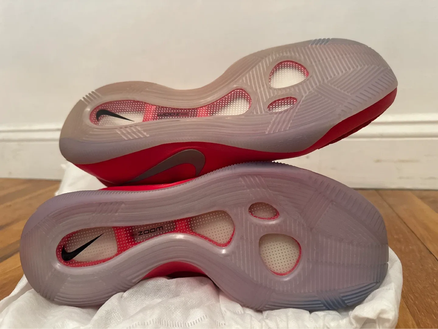Nike Hyperdunk Red Basketball Shoes - photo 2