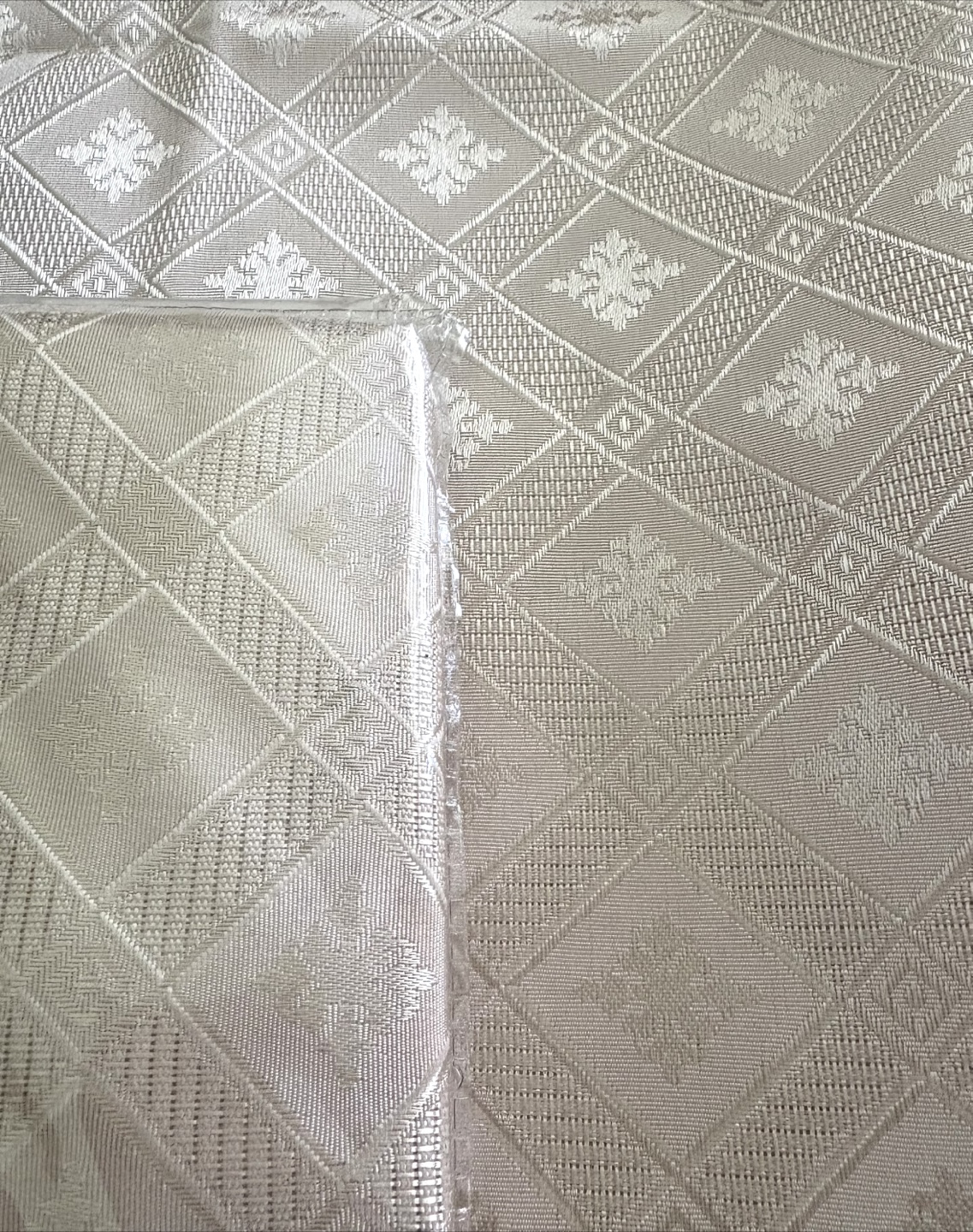 Boutique Jacquard Table Cloth & 8 Napkins - photo 4