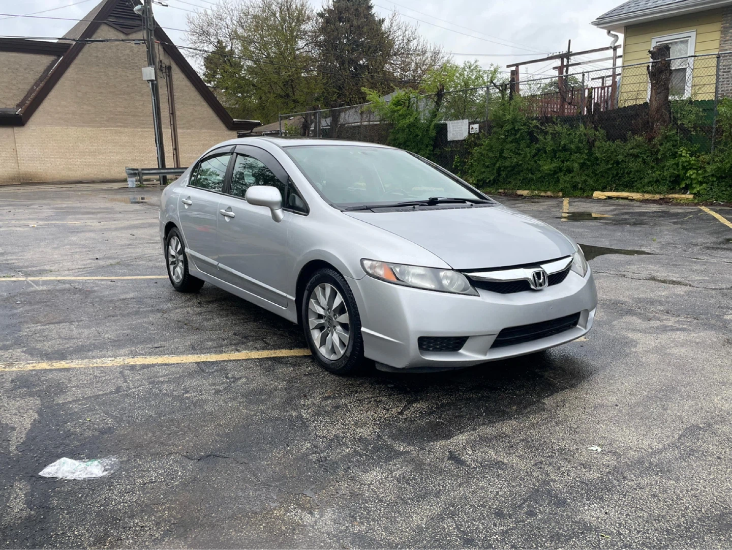 2011 Silver Honda Civic Sedan con 220 mil millas