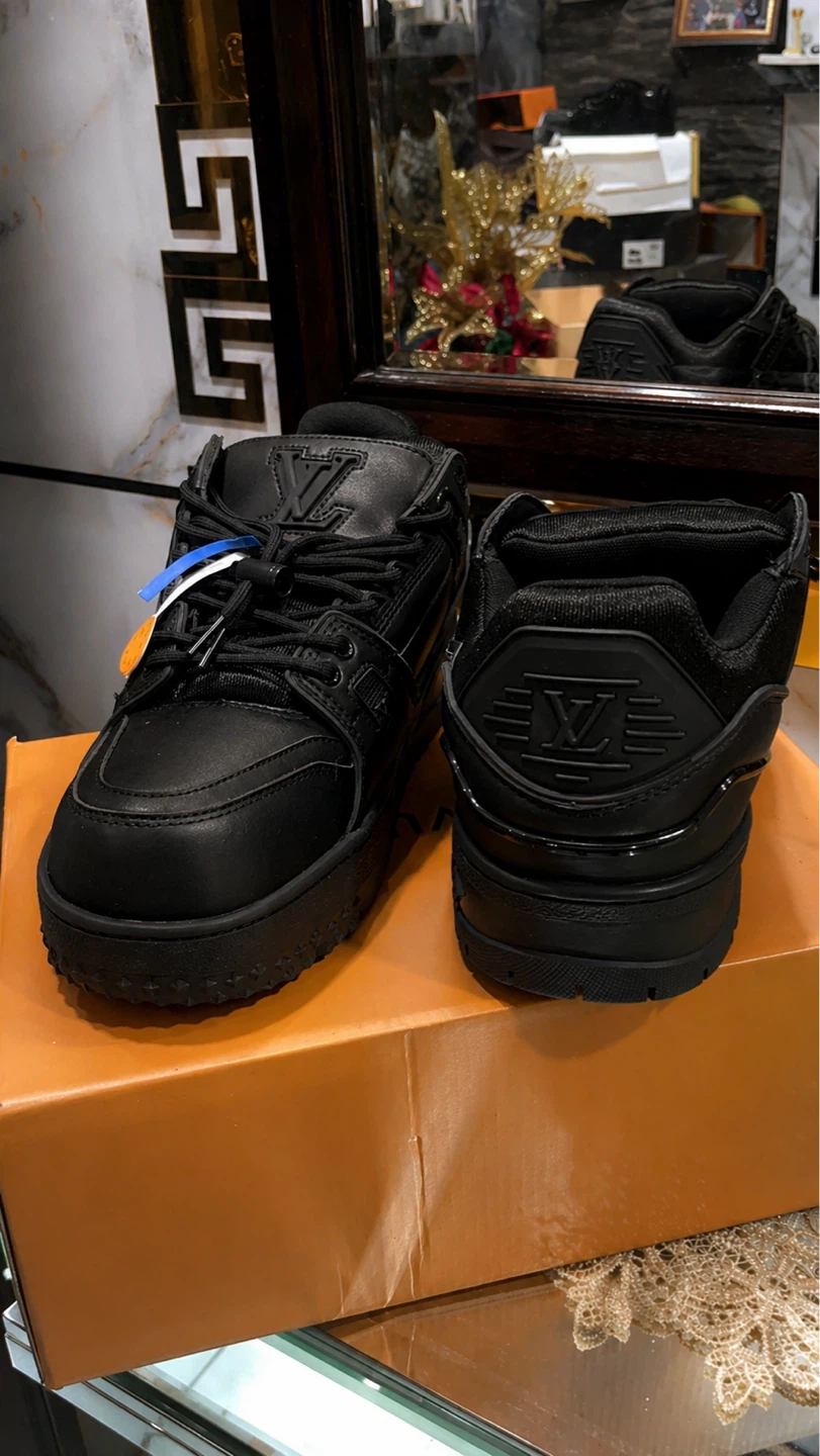 Louis Vuitton Black Leather Sneakers - photo 3