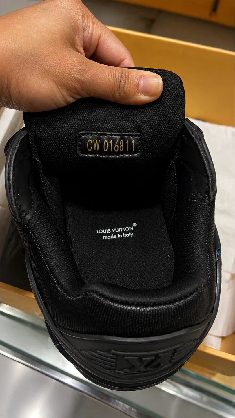 Louis Vuitton Black Leather Sneakers - photo 4