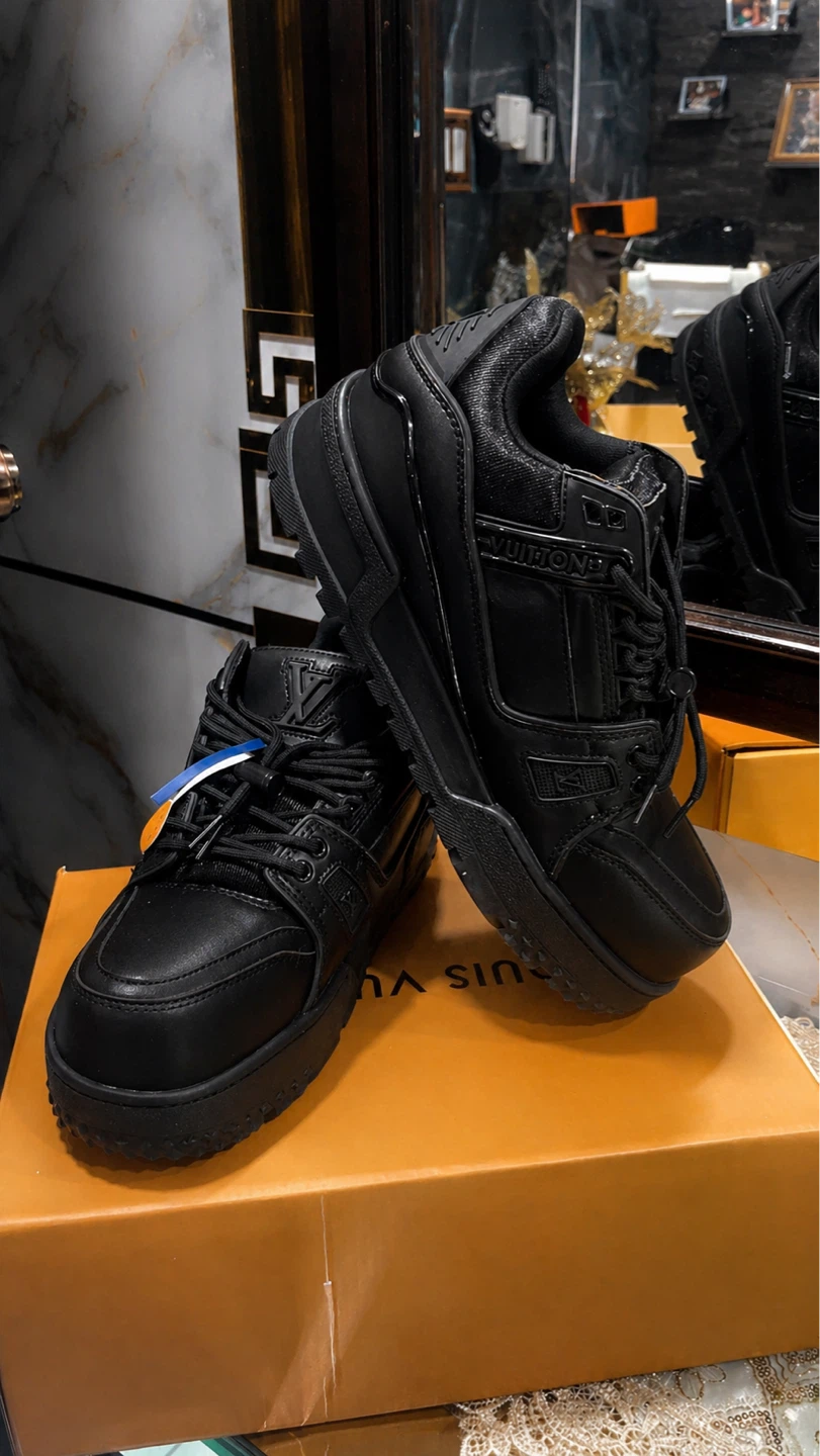 Louis Vuitton Black Leather Sneakers - photo 5