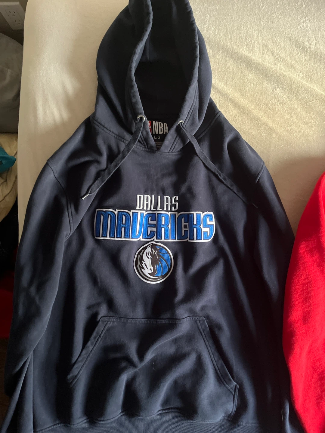 Bundle of 3 Hoodies: Dallas Mavericks, Champion, Avalanche - photo 2