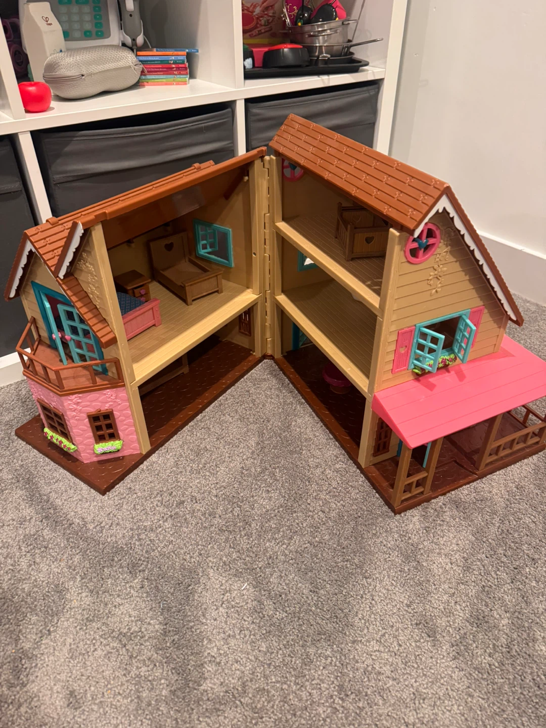 Calico Critters Red Roof Cozy Cottage Playset - photo 2