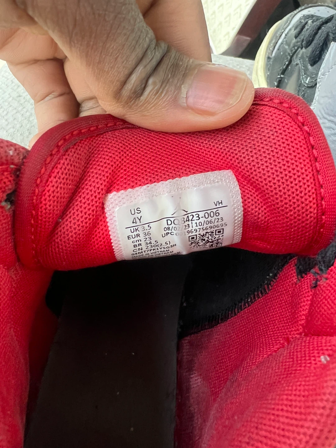 Air Jordan 1 Mid (Youth Size 4Y) - Black/Grey/Red - photo 5