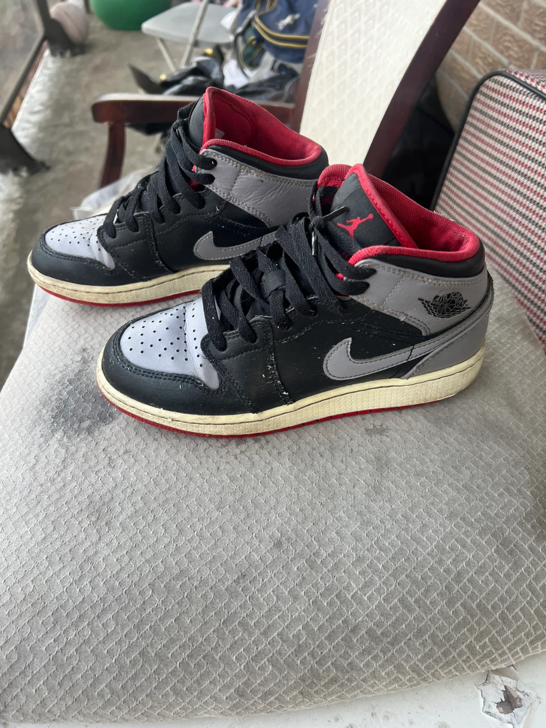 Air Jordan 1 Mid (Youth Size 4Y) - Black/Grey/Red - photo 3