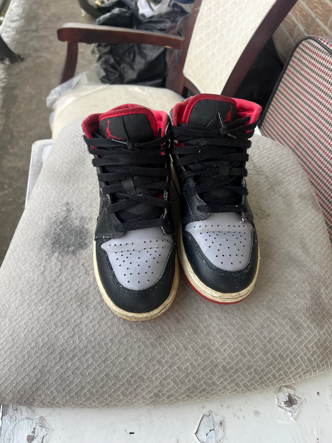 Air Jordan 1 Mid (Youth Size 4Y) - Black/Grey/Red - photo 2