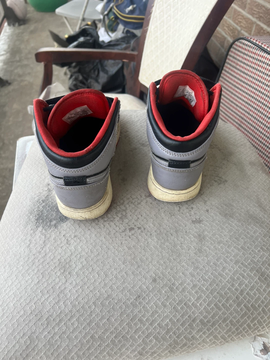 Air Jordan 1 Mid (Youth Size 4Y) - Black/Grey/Red - photo 4