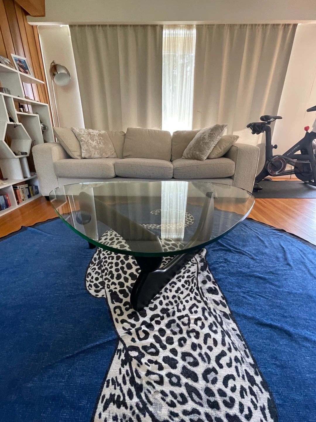 Isamu Noguchi Replica Glass Top Coffee Table with Black Base - photo 4