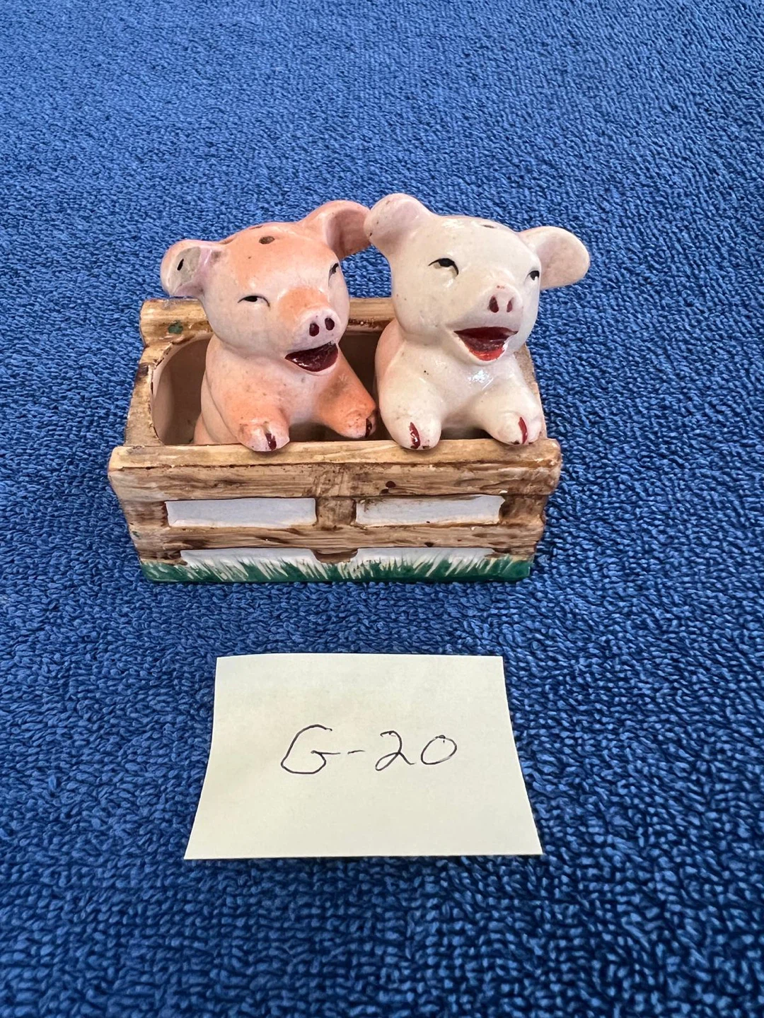 Ceramic Pigs in Pen Salt and Pepper Shakers (G20)