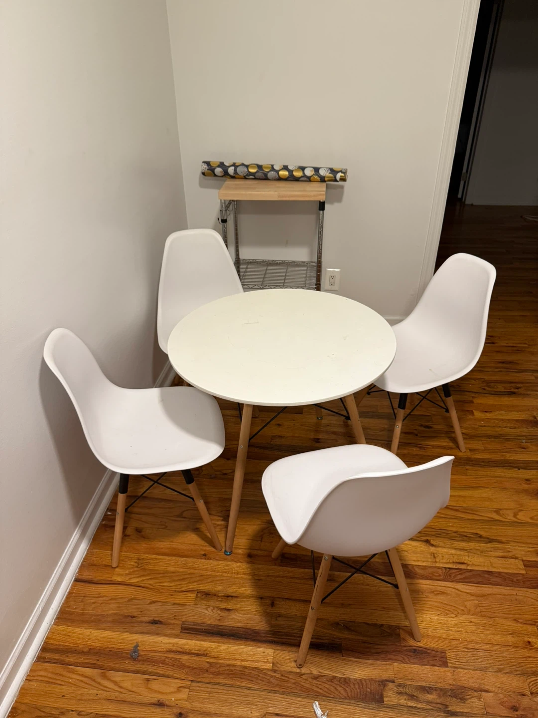 White Round Dining Table with 4 Chairs - photo 2