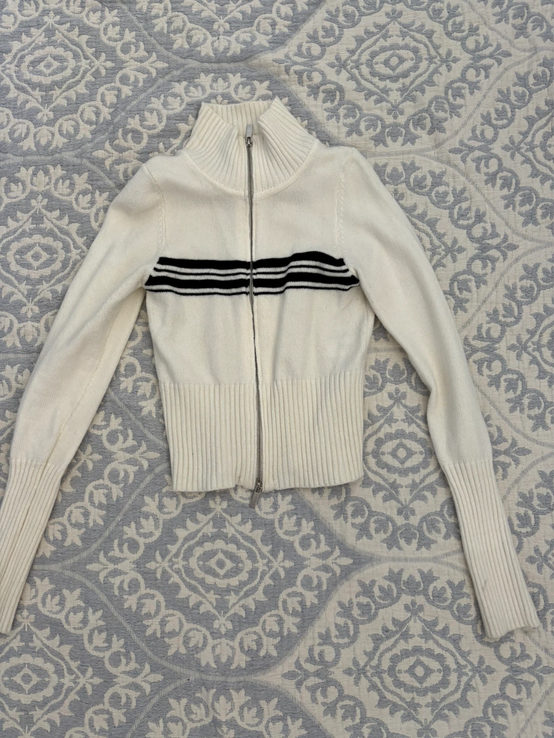 Forever 21 White Zip-Up Sweater with Black Stripes - Size L