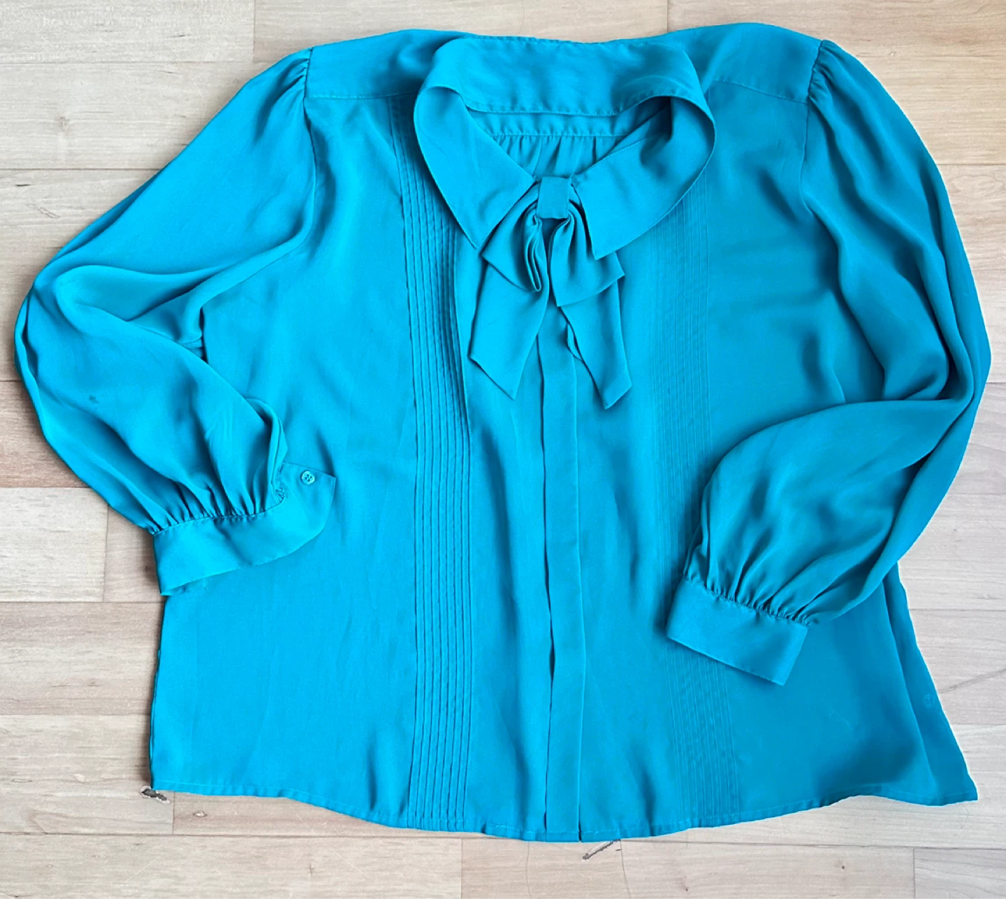 Plus size - Vintage look - Teal Blouse with Bow Detail