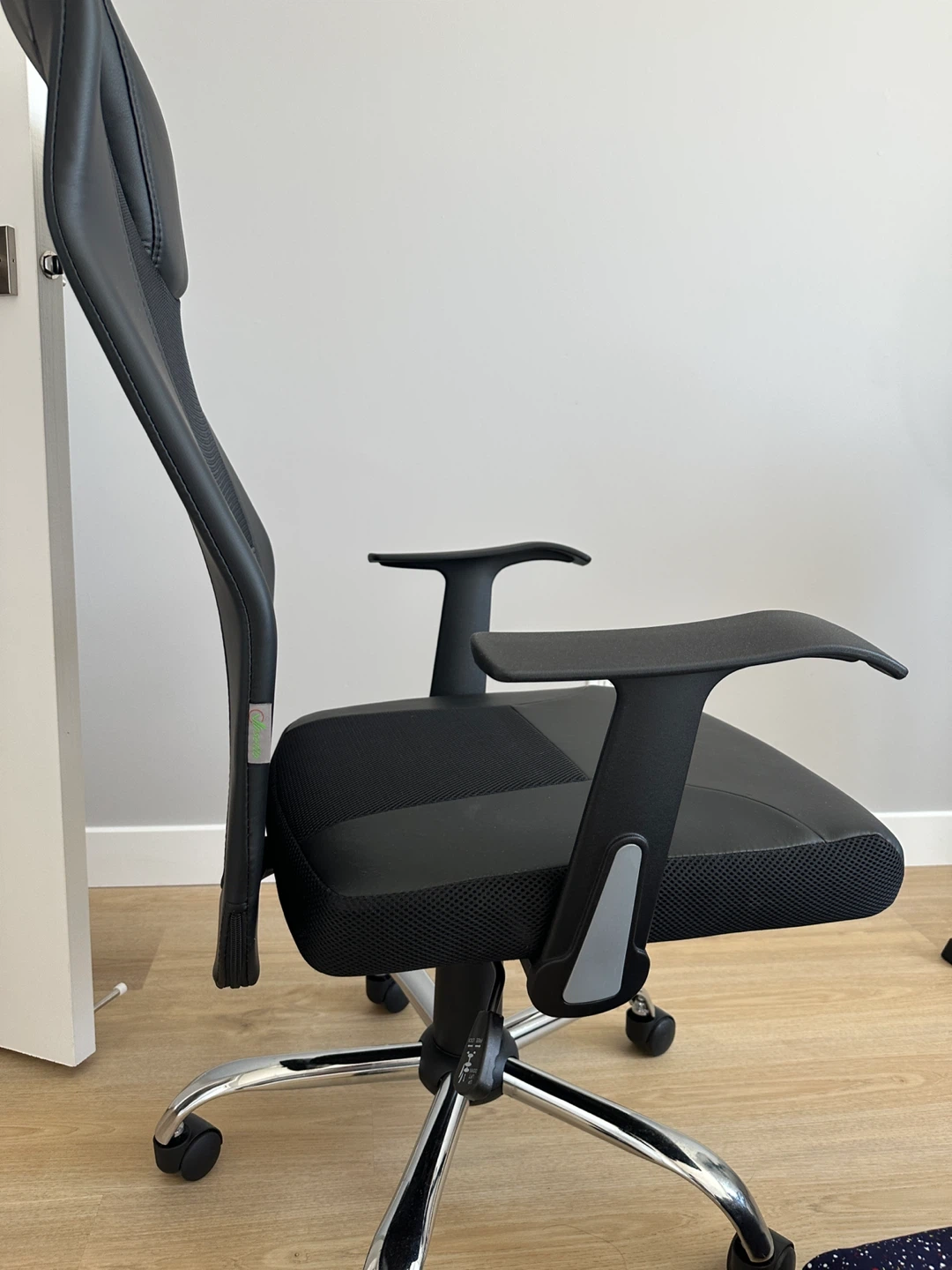 Black Ergonomic Office Chair - photo 2