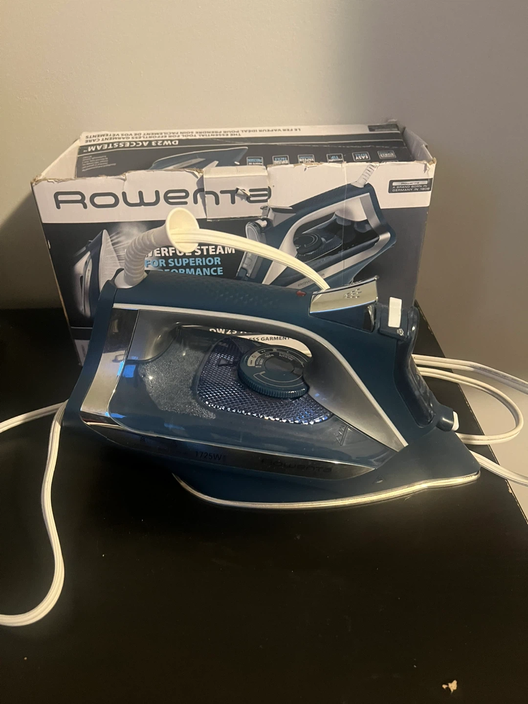 Rowenta DW23 Steamforce Iron