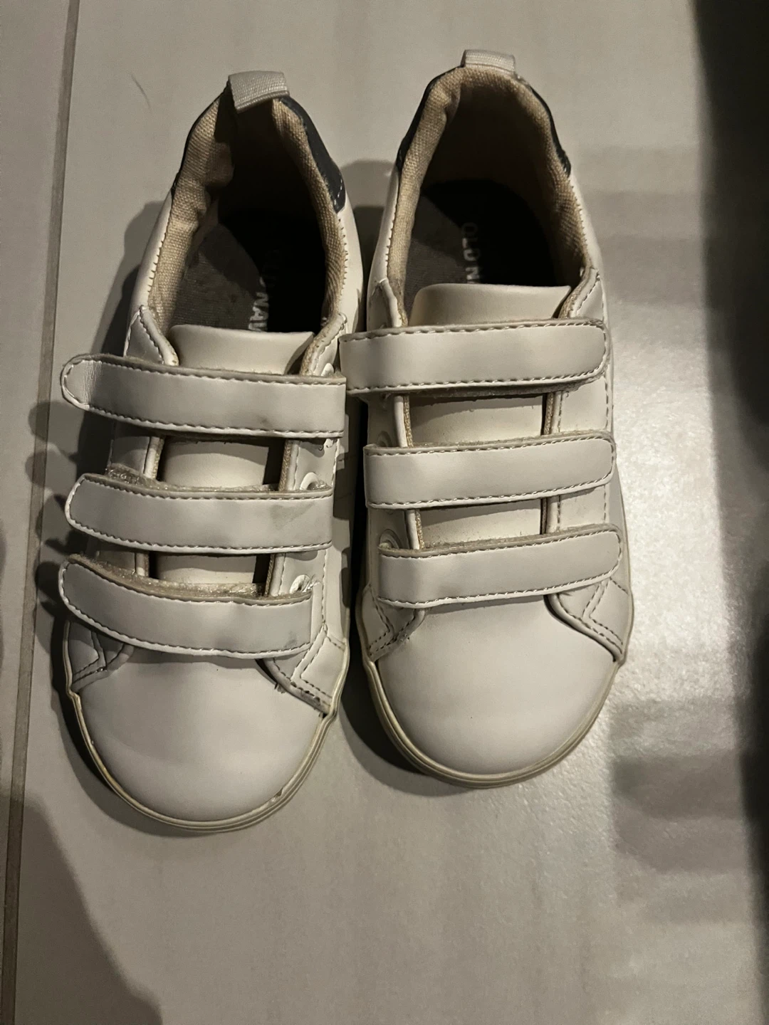 White Toddler shoes size 9.