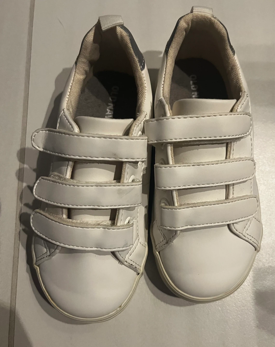 White Toddler shoes size 9. - photo 3