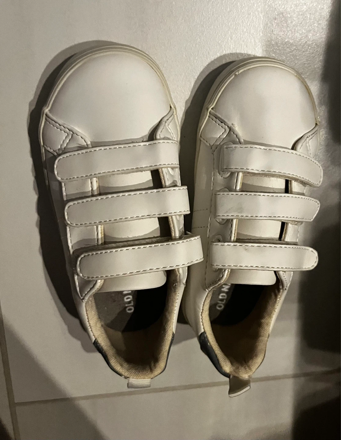 White Toddler shoes size 9. - photo 4