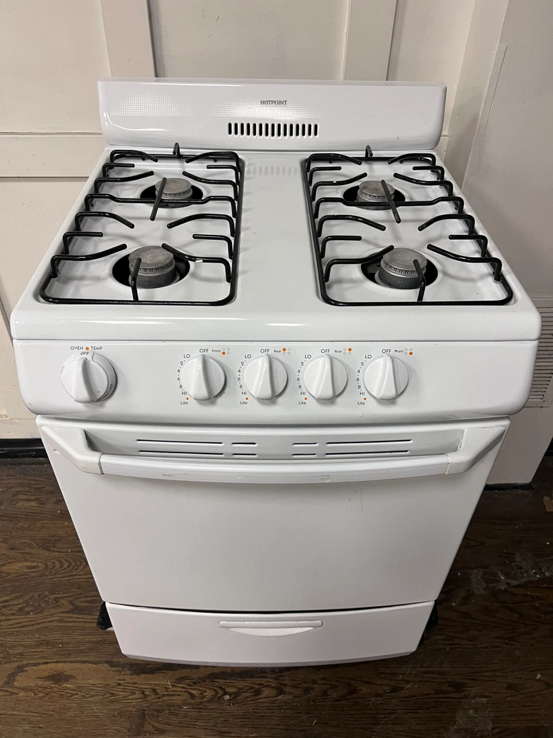 Hotpoint White 4-Burner Gas Range with Oven