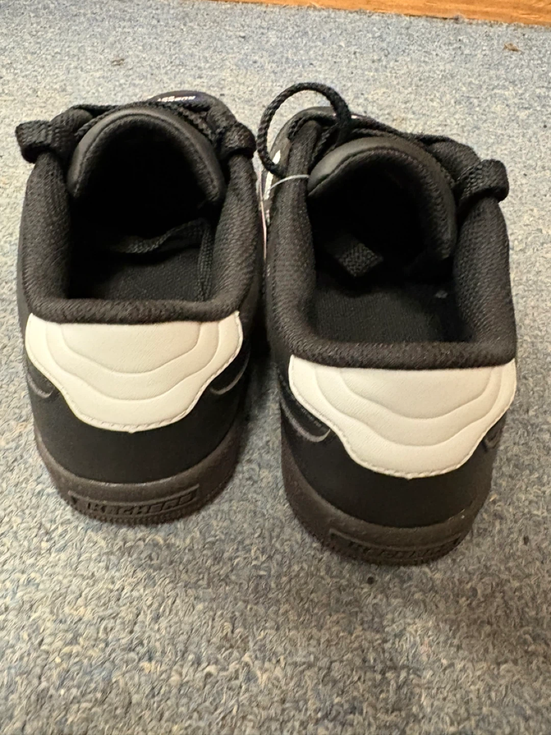 Skechers Men's Black Shoes size 3.5 - photo 2