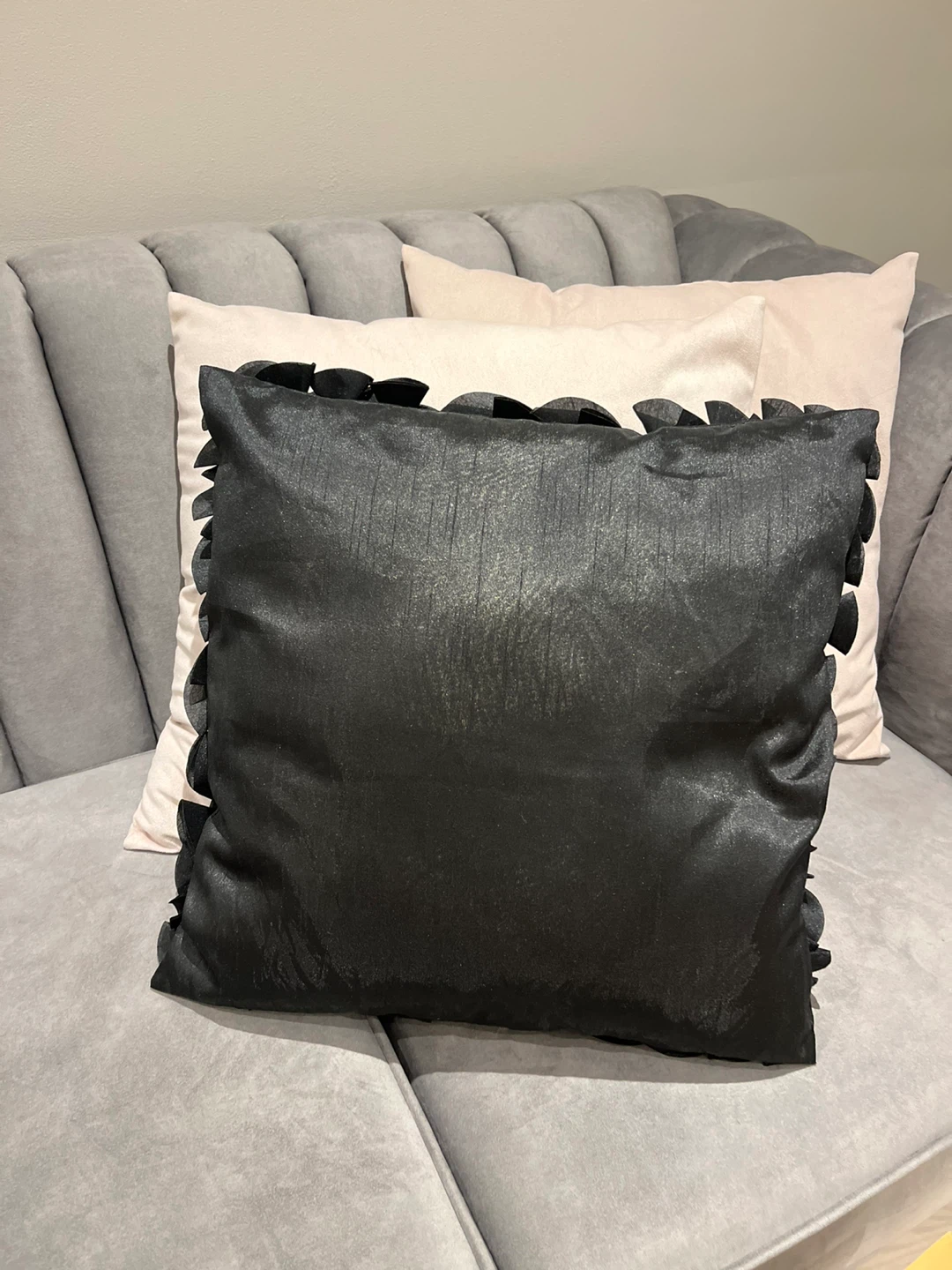 Black decorative cushion $10 - photo 2