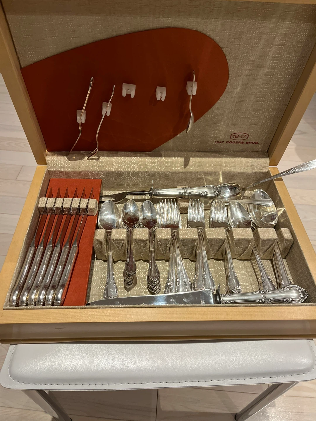 *1847 Rogers Bros Remembrance Silverware Set $150*