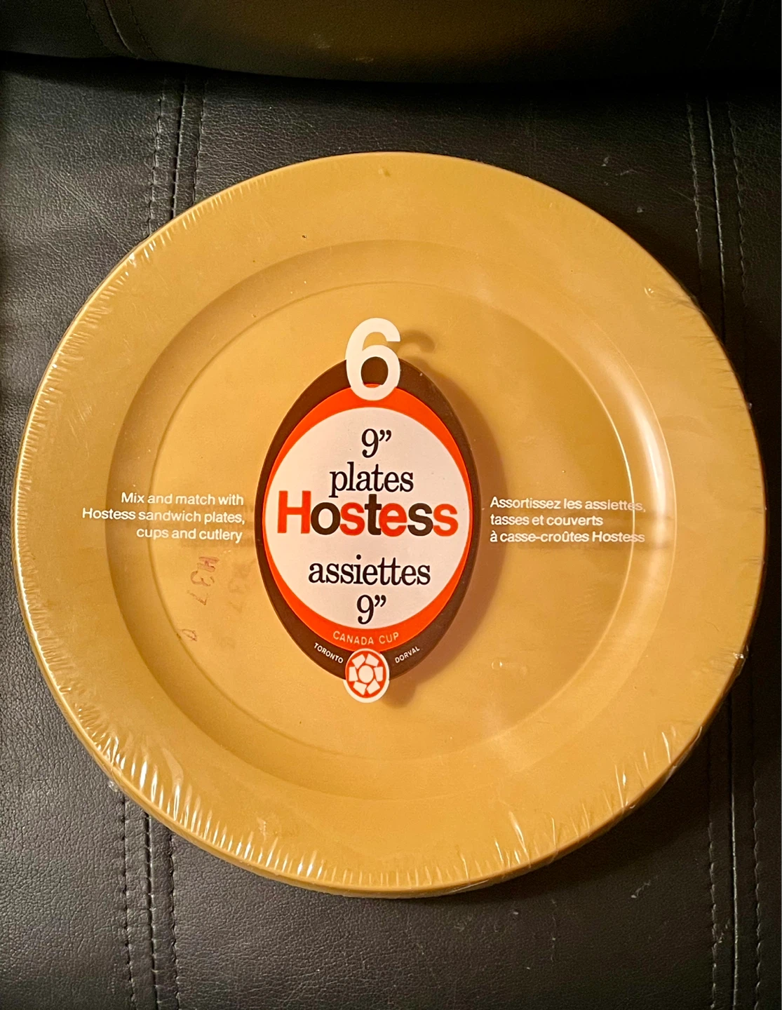New Vintage Hostess 9" Plates - 6 Count