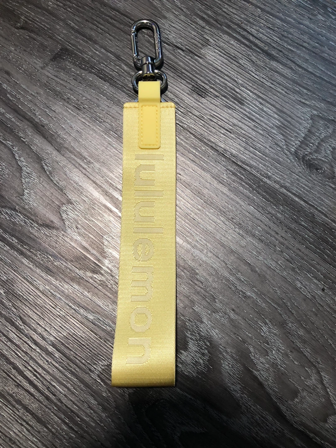 Lululemon yellow keychain strap - photo 2