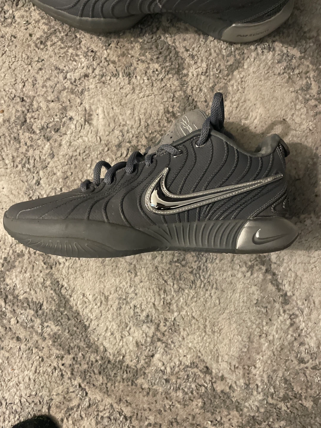 LEBRON XXI MENS BASKETBALL SHOES Size 9