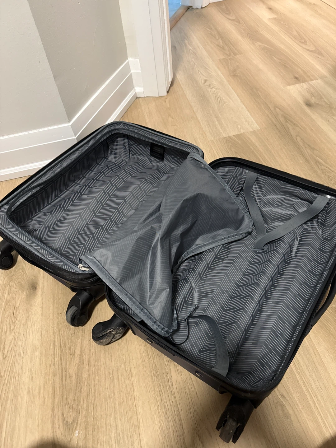 Traveler's Choice Expandable 22in Carry-On Luggage - photo 2