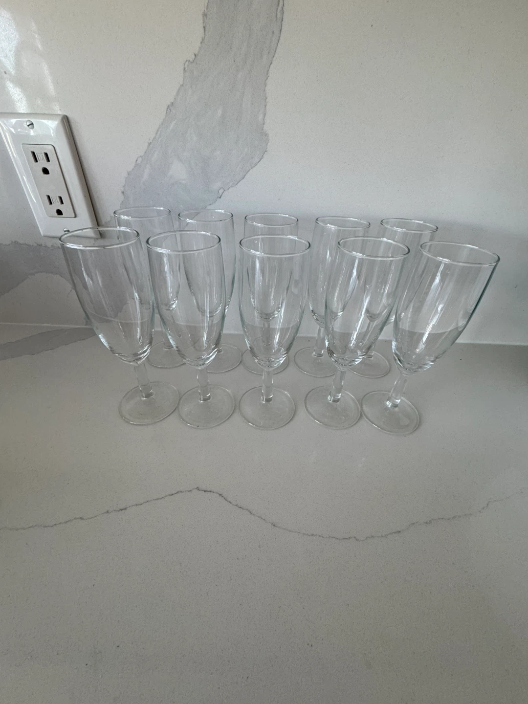 Set of 10 Clear Glass Wine Glasses 🌱