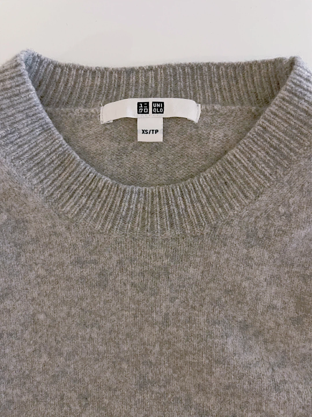 UNIQLO Crewneck Sweater - Size XS - photo 3