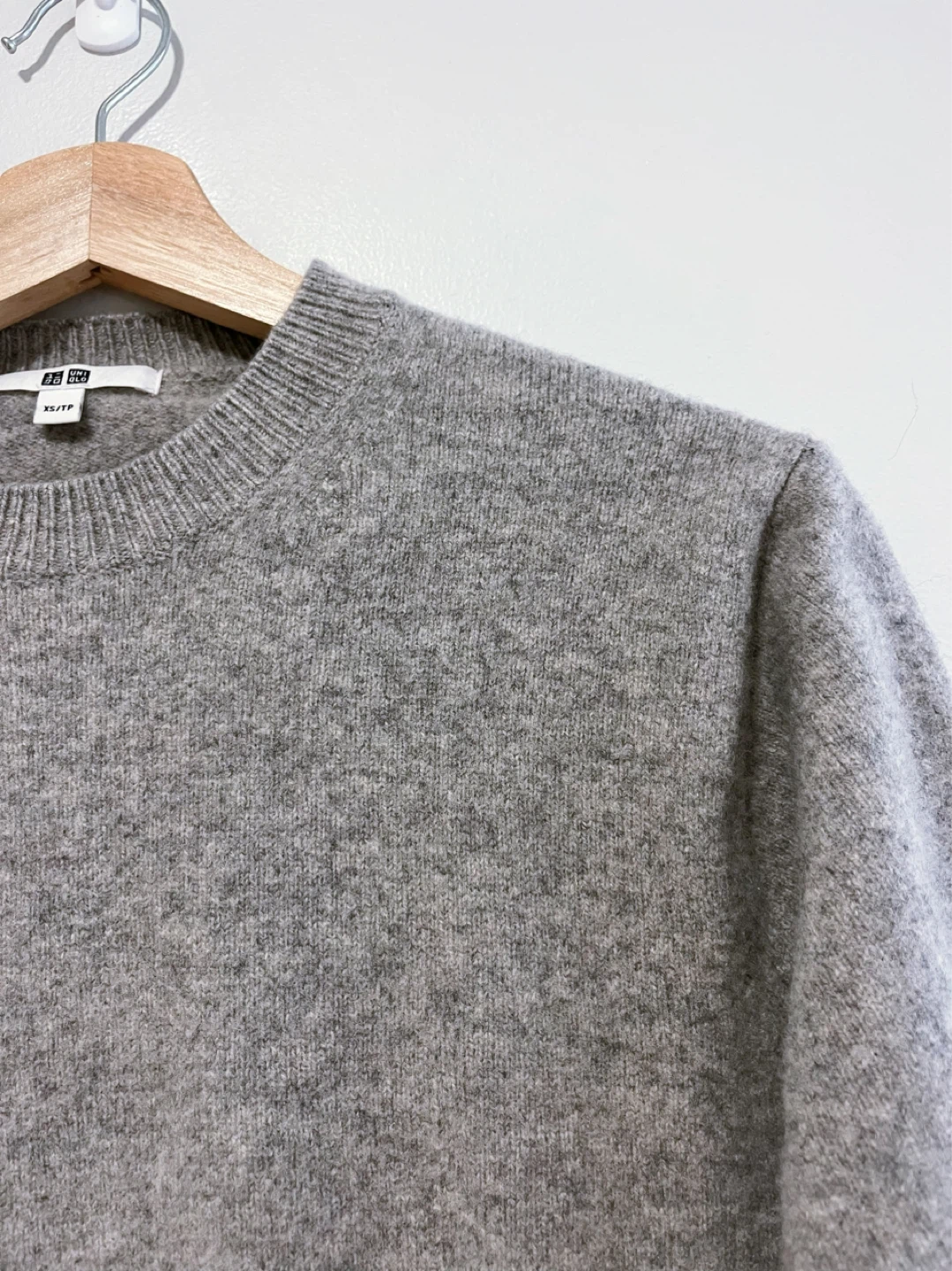 UNIQLO Crewneck Sweater - Size XS - photo 2