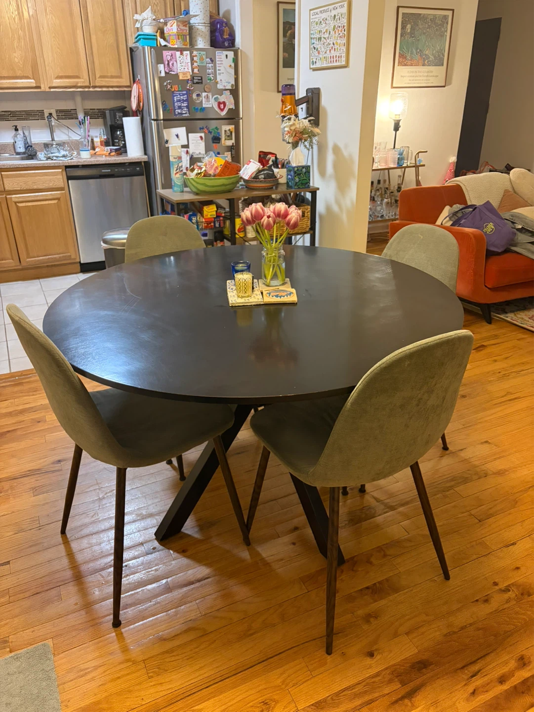 Round Dining Table with 4 Chairs