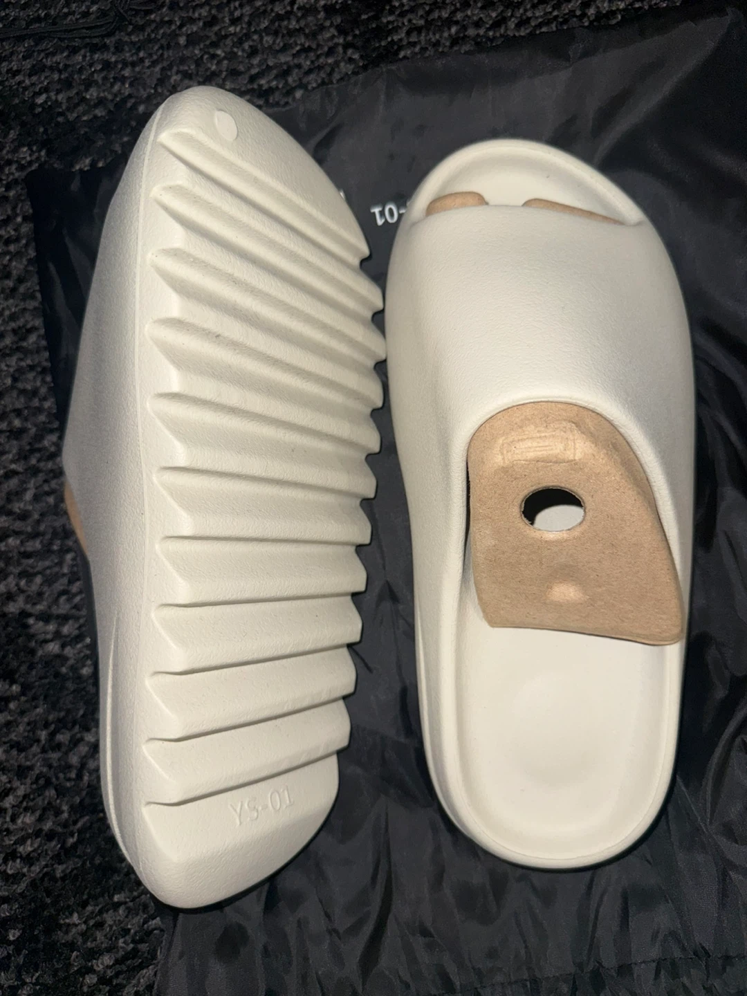 YZY YS-01 'Cream' Slides - photo 2