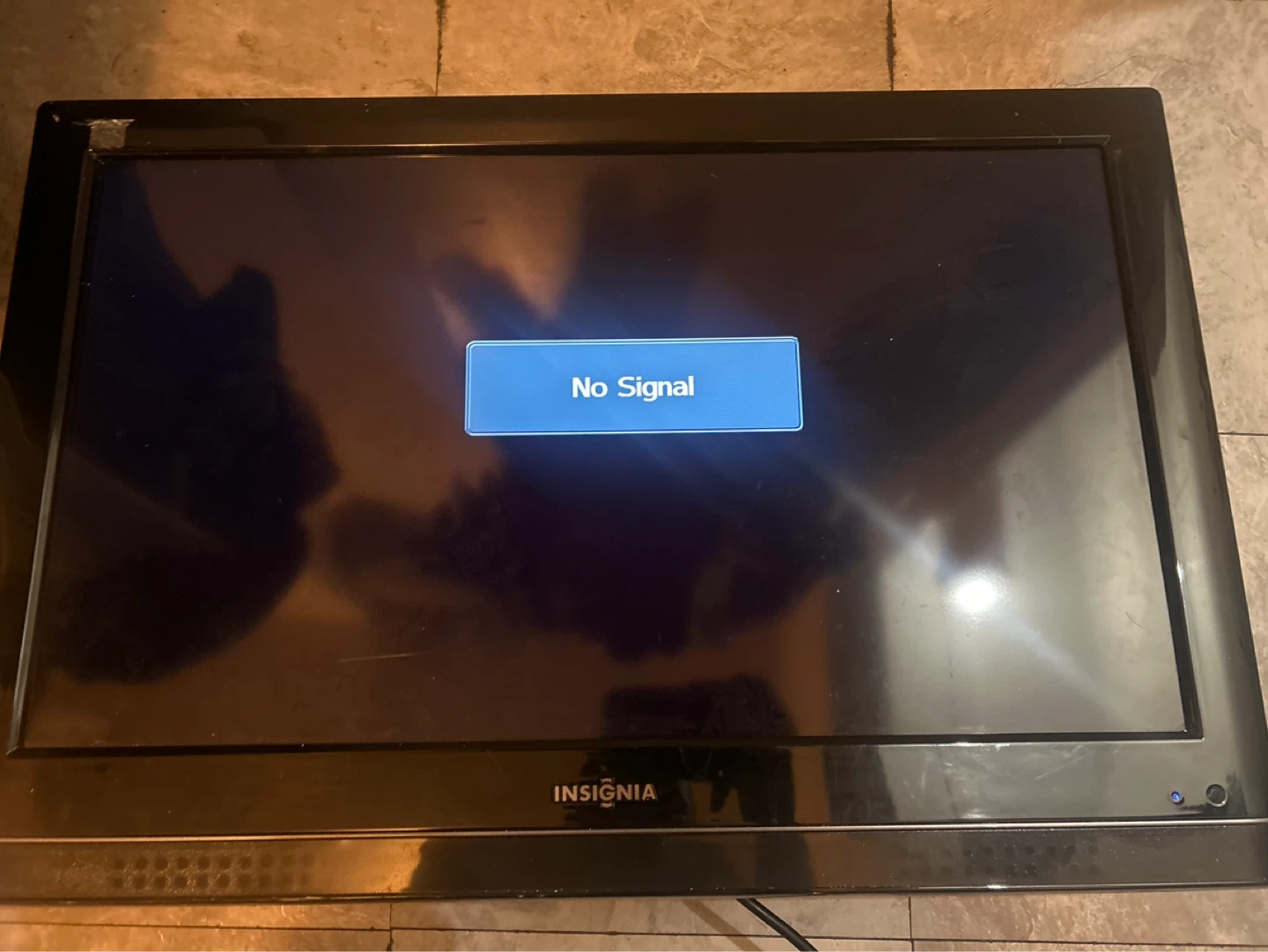 Insignia 19 inch TV/DVD Combo - photo 3